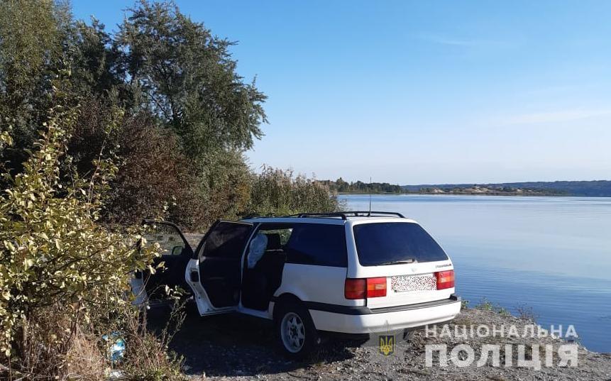 Под Киевом мужчина утонул вместе с машиной