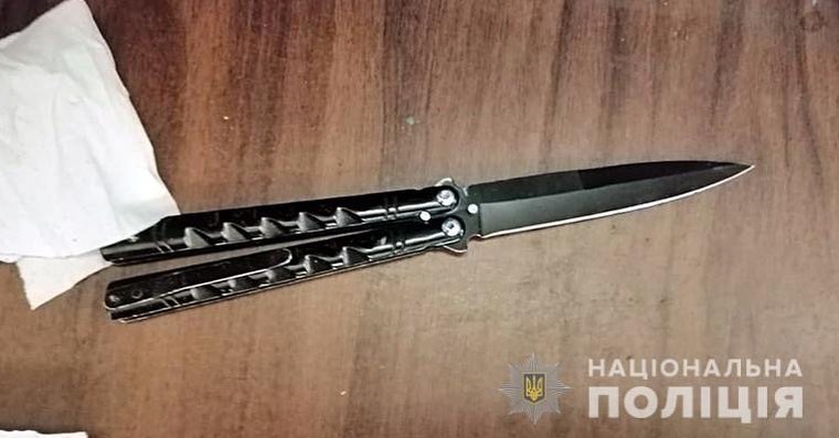 Пьяный киевлянин бросался на людей с ножом в метро