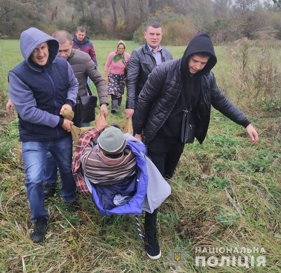 Из леса под Киевом вынесли полуживого мужчину