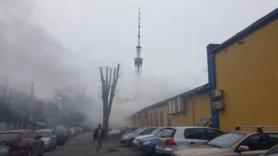 В Киеве – пожар, горит супермаркет