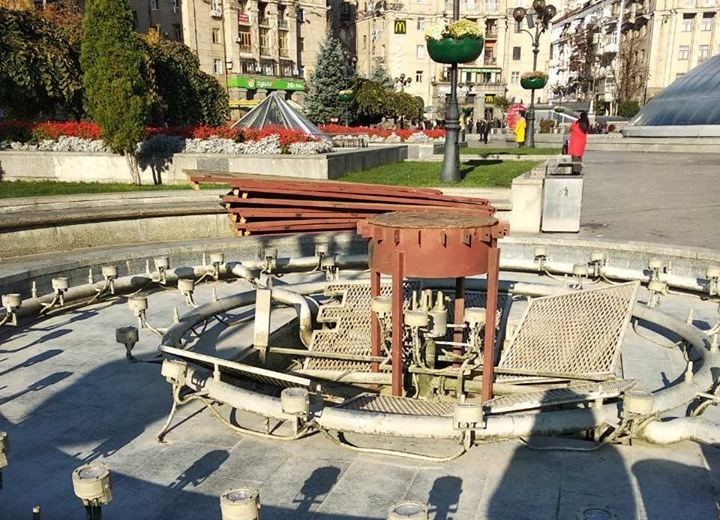 В центре Киева демонтировали фонтаны