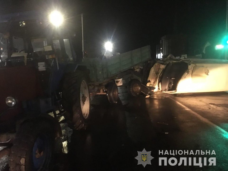 В Василькове пьяный водитель протаранил трактор