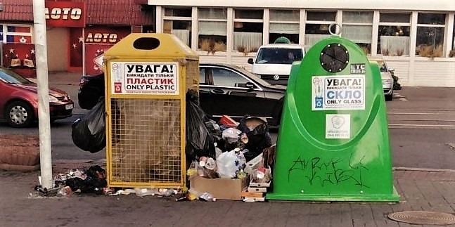 В центре Киева образовалась мусорная свалка