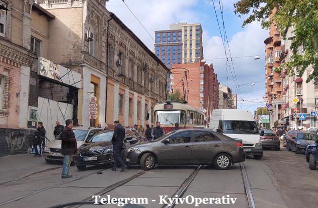 Из-за ДТП остановились трамваи на Лукьяновке