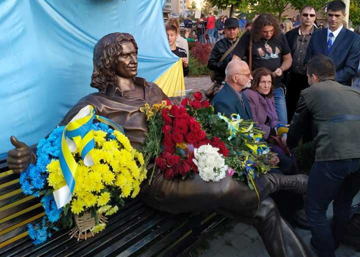 Под Киевом открыли памятник Кузьме