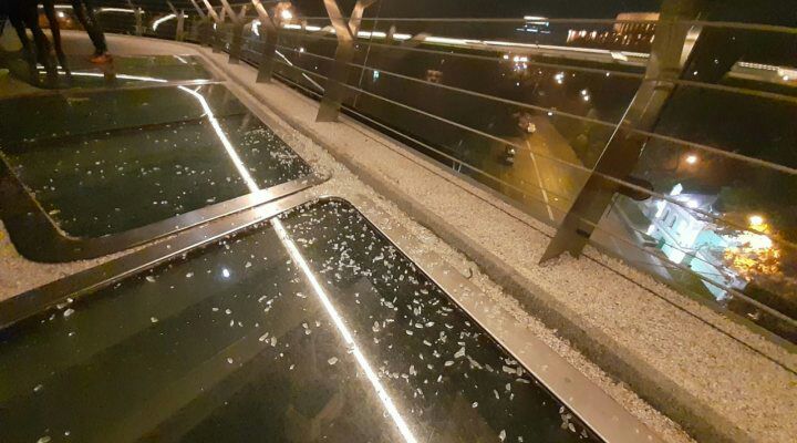 В Киеве разрушается стеклянный мост