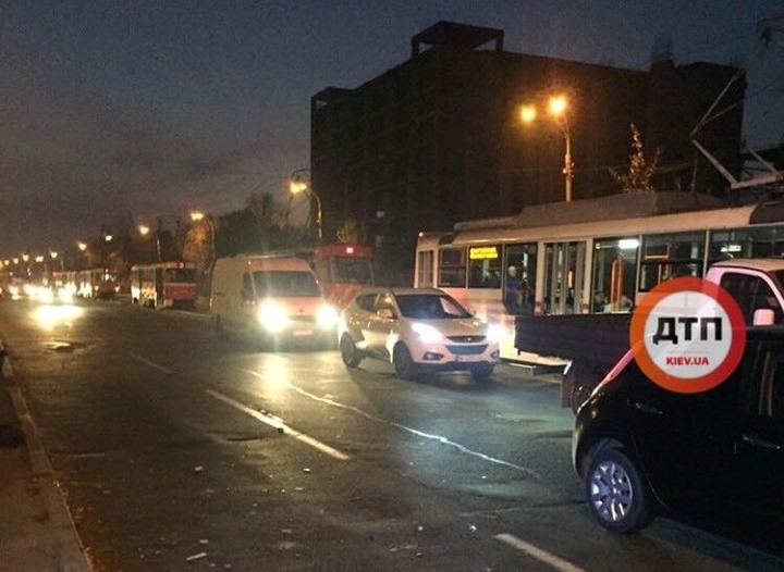 В трамвае на Дарнице умер пассажир