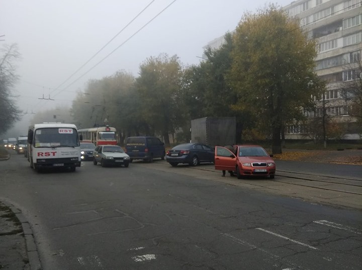 Авария на Отрадном заблокировала движение транспорта