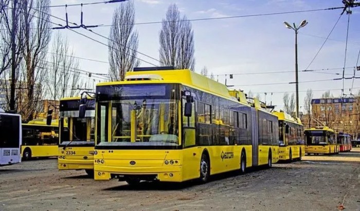 В Киеве задымился троллейбус (видео)
