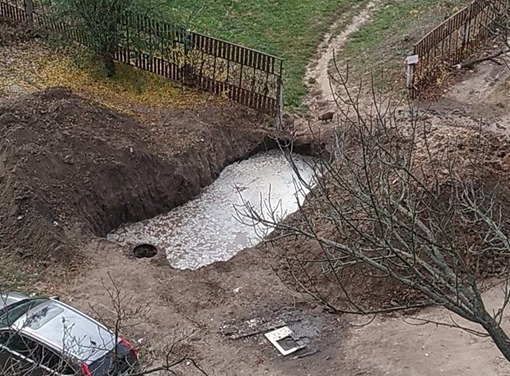 На Борщаговке коммунальщики вырыли "бассейн"