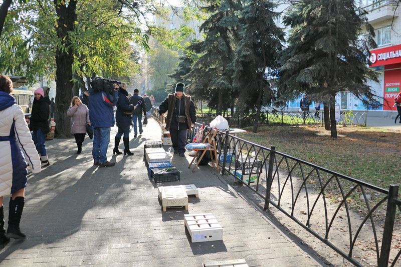 В Киеве устроили облаву на уличных торговцев