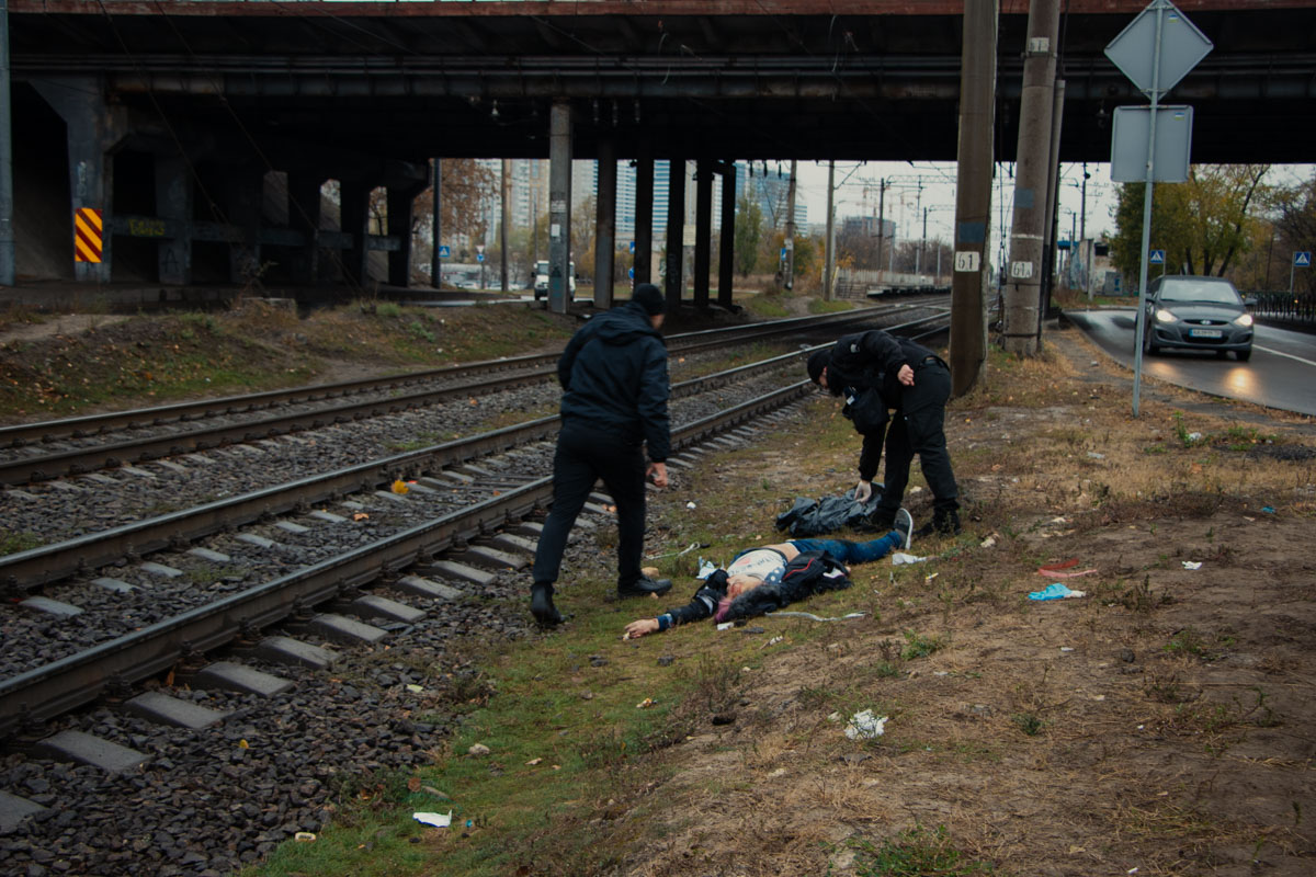 В Киеве женщина погибла, попав под поезд