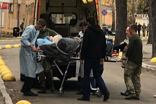 В Киев доставили раненых с фронта