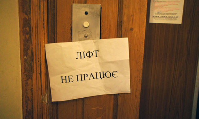 В Киеве бездомная воровала катушки в лифтах
