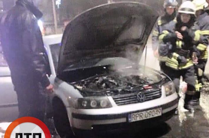 Посреди дороги в Киеве загорелась евробляха