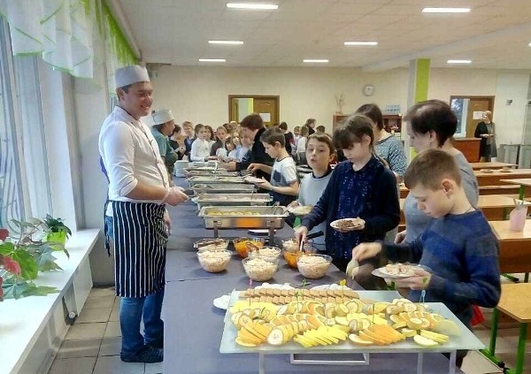 Школы Киева переходят на "шведский стол"