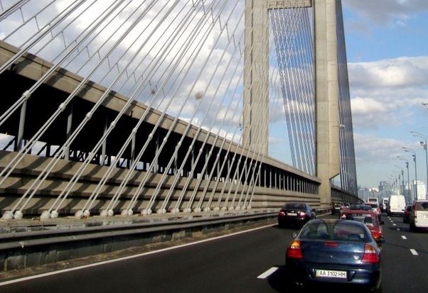 Южный мост закроют для транспорта