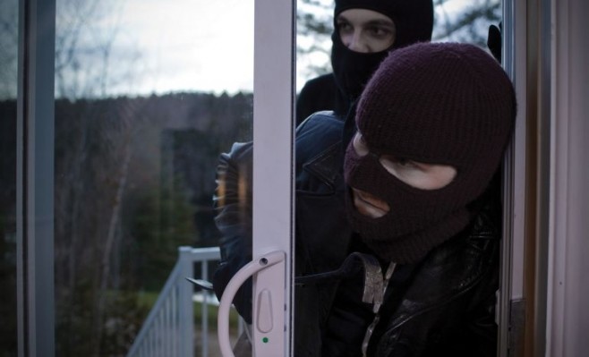 Под Киевом банда в масках напала на пенсионеров