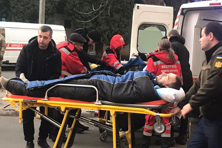 В Киев привезли раненых военных