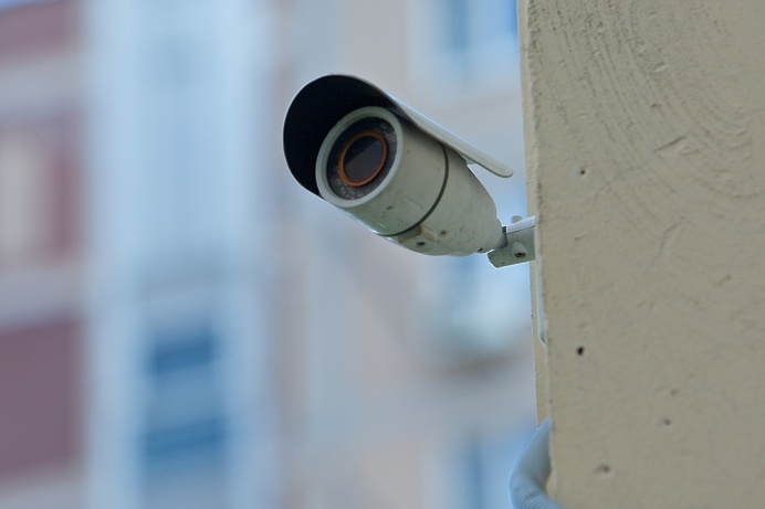 В подъездах столичных домов предлагают развесить камеры
