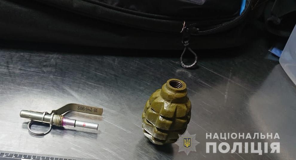 В Борисполе мужчина с гранатой пытался проникнуть в самолет