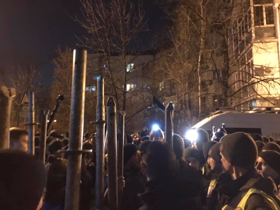 Под Офисом Президента прошли столкновения полиции с протестующими