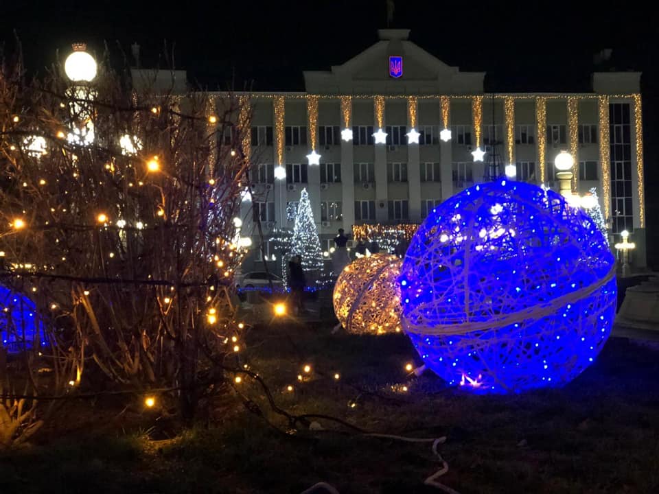В Ирпене зажгли новогоднюю иллюминацию
