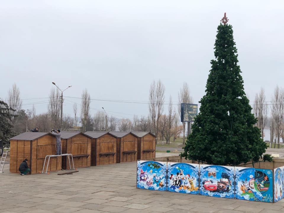 В центре Украинки установили елку