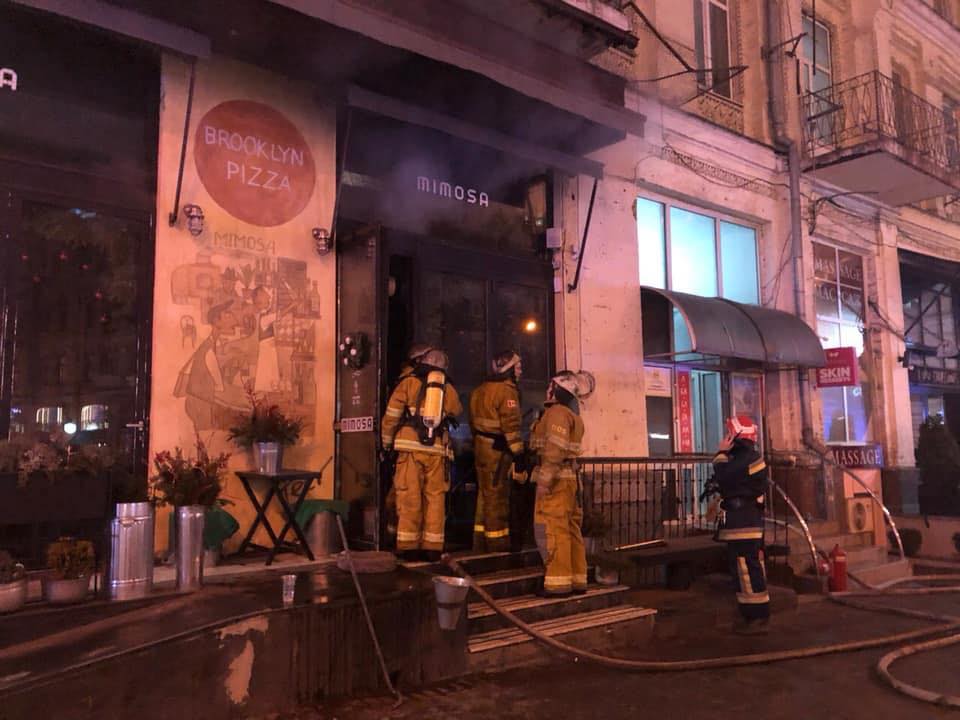 В Печерском районе сгорел ресторан