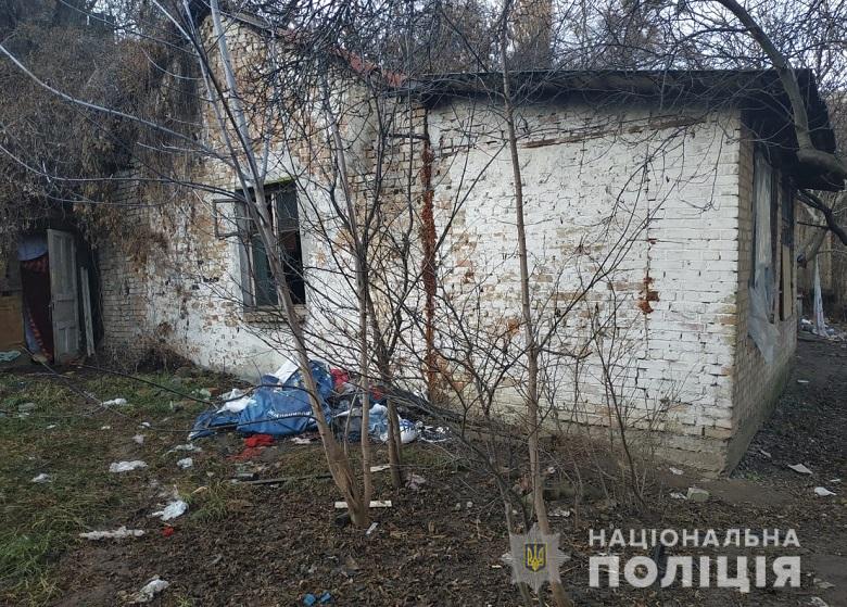 В заброшенном доме в Киеве нашли детей