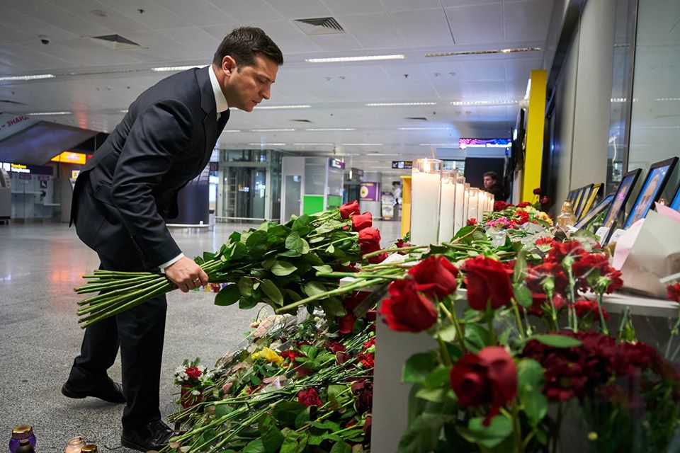 Зеленский возложил цветы в "Борисполе"