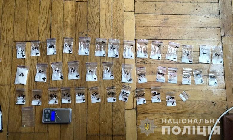 Киевская студентка продавала наркотики