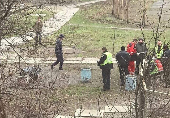 Посреди улицы на Троещине умер мужчина
