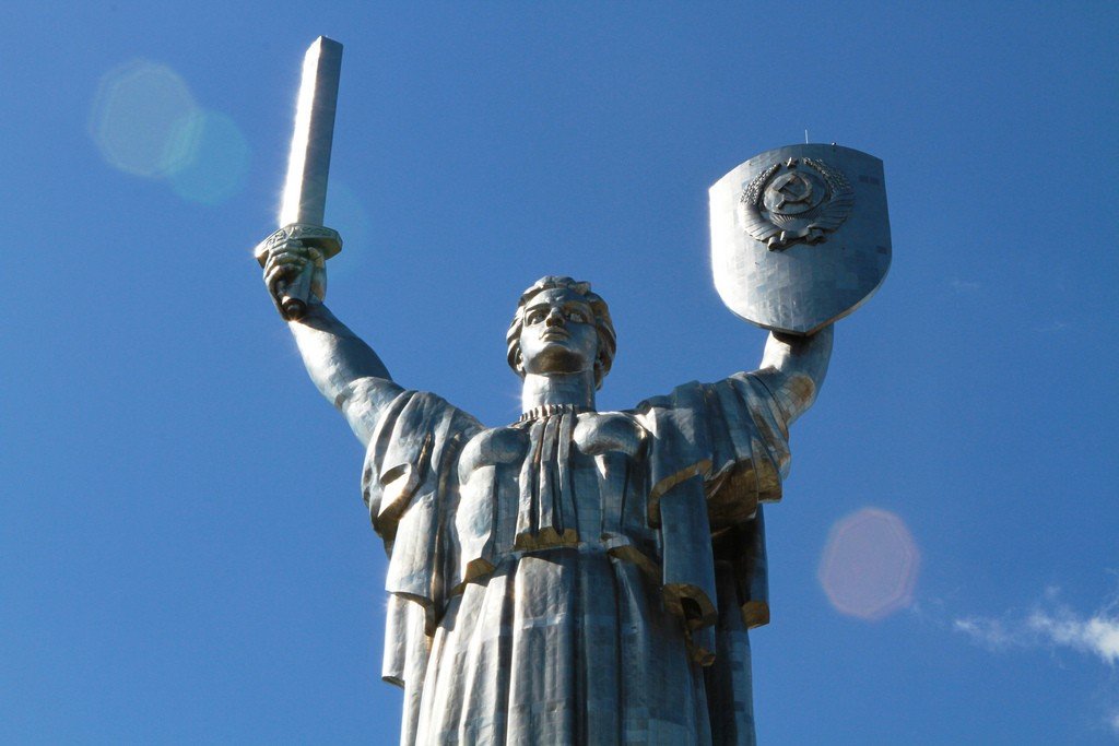 В Киеве собираются переделать памятник "Родина-мать"