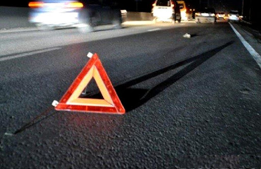 В Киеве на проспекте Победы перевернулась легковушка (видео)