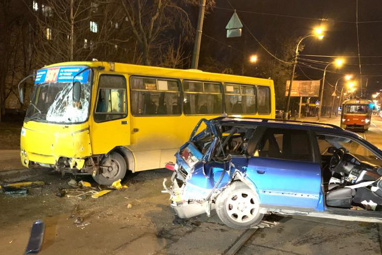 В Киеве ДТП заблокировало движение трамваев (видео)