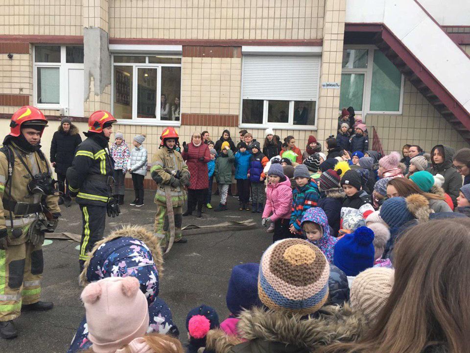Из столичной школы эвакуировали детей