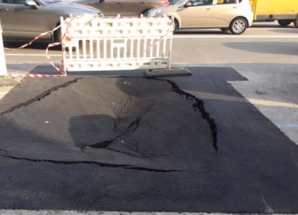В центре Киева провалился асфальт