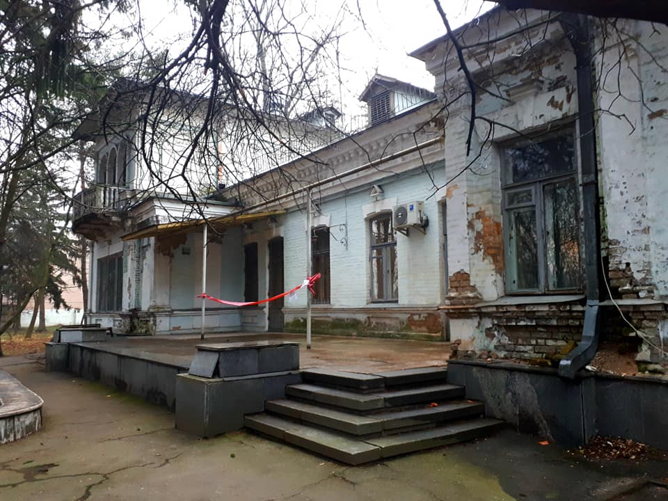 В Киеве разрушается дача Хрущева (фото)