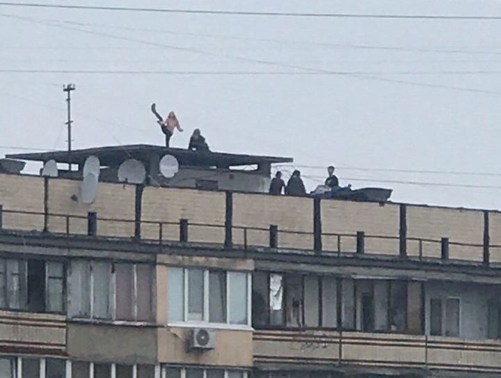 В Вышгороде детей сняли с крыши