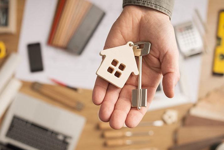 Столичным коммунальщикам подарили квартиры