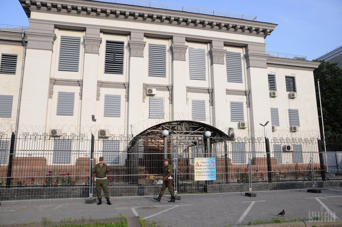 Киевские депутаты выселяют посольство России из столицы