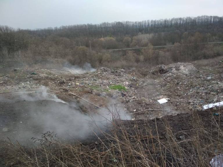 В Триполье горит свалка