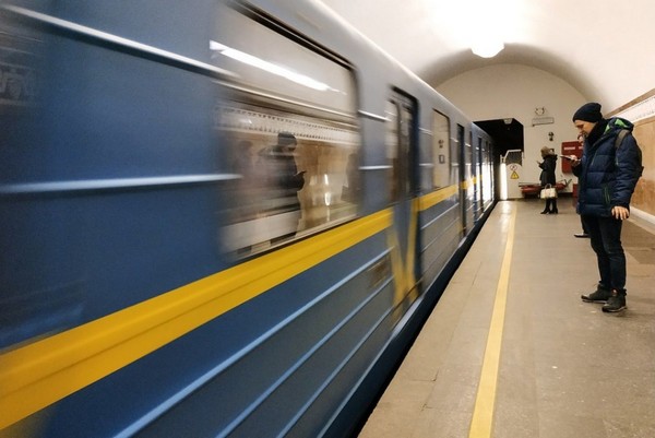 В киевском метро шутят над пассажирами