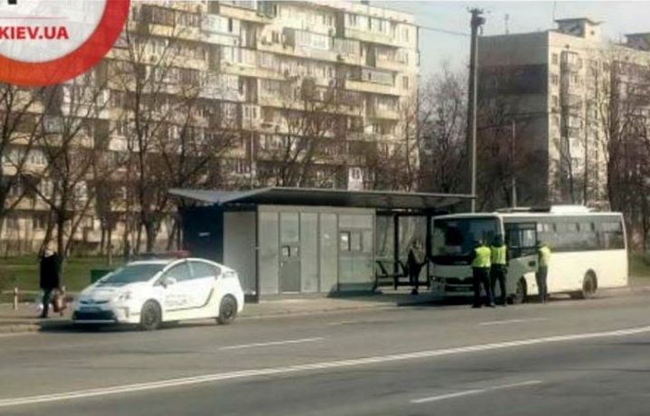 В Киеве полиция тормозит набитые маршрутки