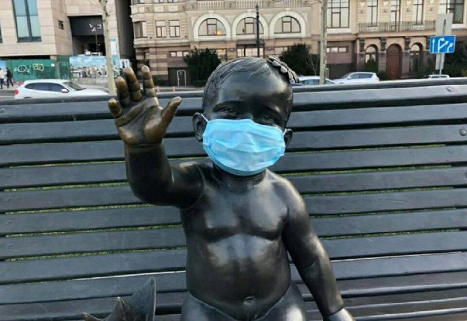 Памятник основателям Киева на Подоле получил обновку