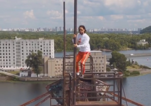 Джаред Лето сделал экстремальное селфи на Рыбальском мосту
