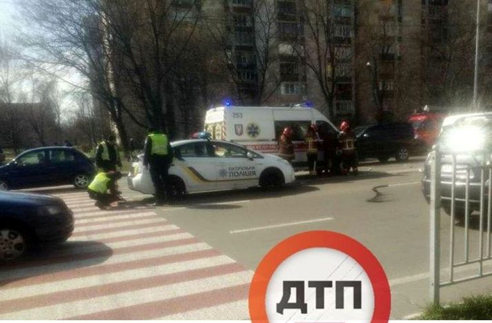 В Киеве – ДТП, машина протащила ребенка по дороге