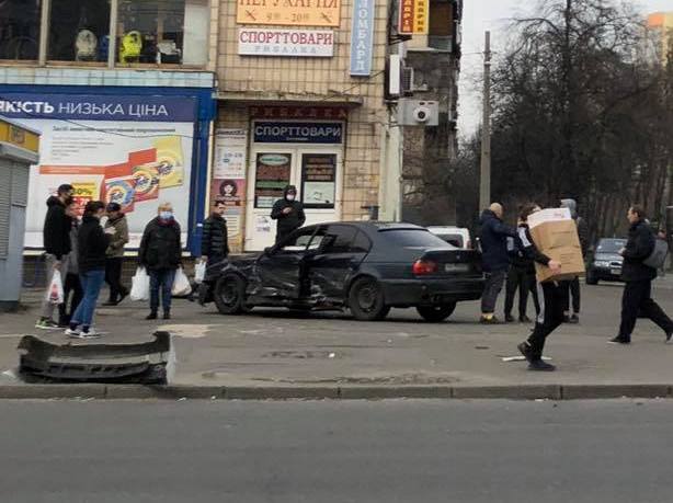 На Минском ДТП, машина вылетела на тротуар