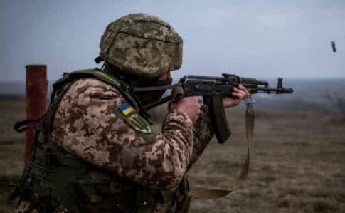 В Киеве агенты СБУ покупали оружие из зоны ООС